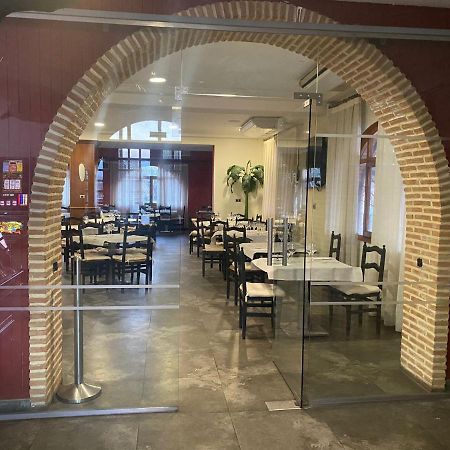 Hostal El Botero Монреал дел Кампо Екстериор снимка