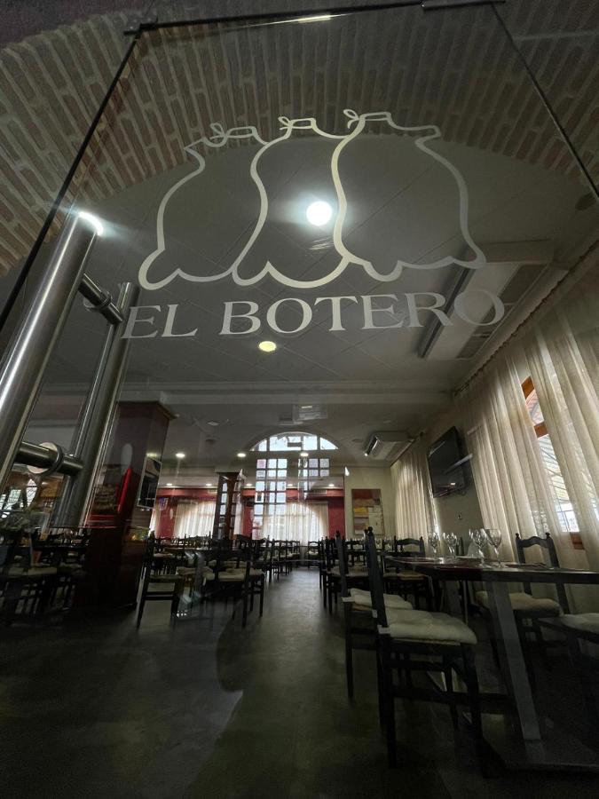 Hostal El Botero Монреал дел Кампо Екстериор снимка