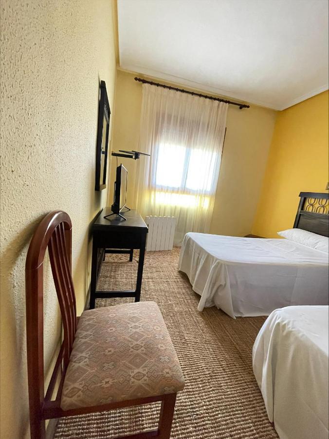 Hostal El Botero Монреал дел Кампо Екстериор снимка