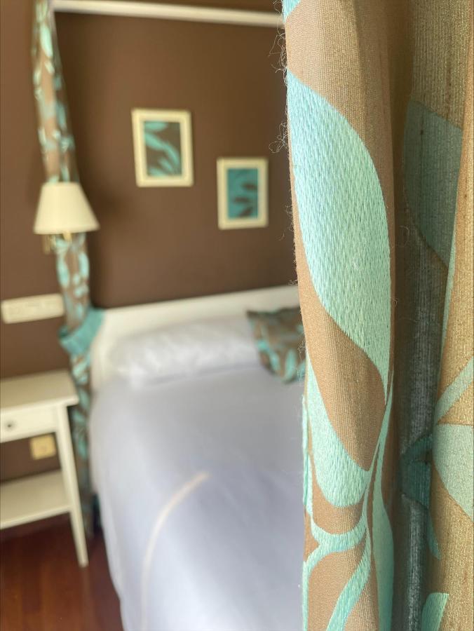 Hostal El Botero Монреал дел Кампо Екстериор снимка