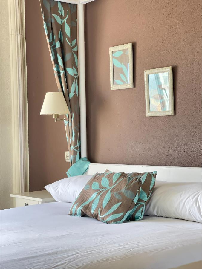 Hostal El Botero Монреал дел Кампо Екстериор снимка